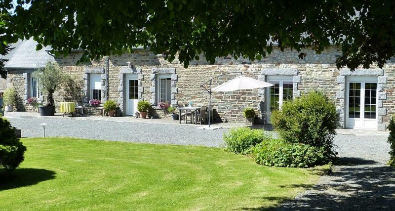 Domaine De L'Hotel Au Franc 弗勒里 外观 照片