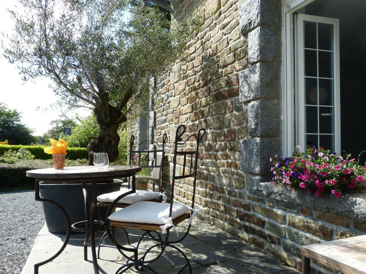 Domaine De L'Hotel Au Franc 弗勒里 外观 照片